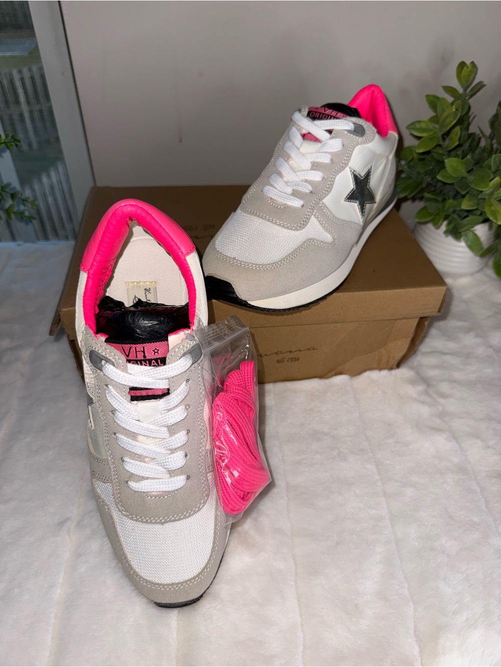 Vintage Havana White Gray Sneakers with Hot Pink Accents